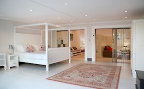 Spacious Garden Unit On Fordyce